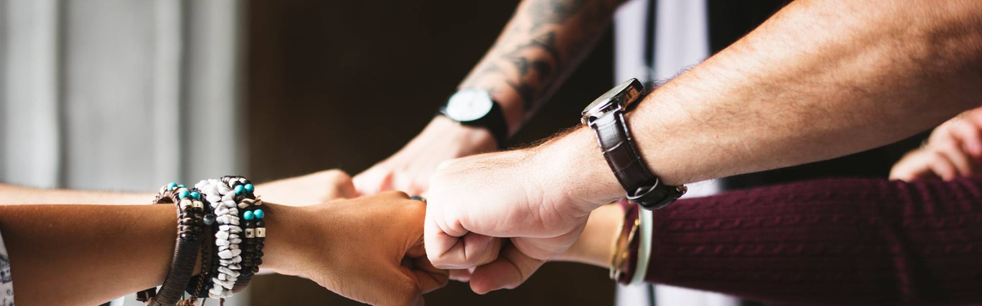 Fistbump over desk2